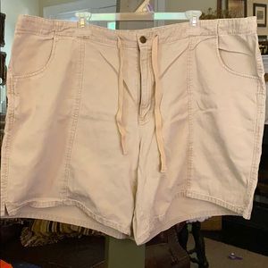 Venezia Khaki Shorts, Size 24
